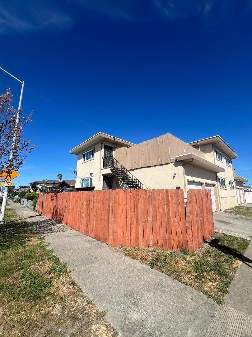 457 S 18th Street Property Photo 4