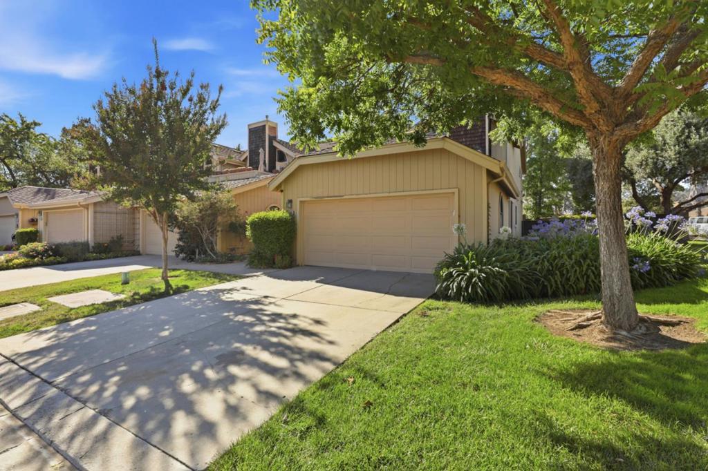 2101 Darnis Circle Property Photo 2