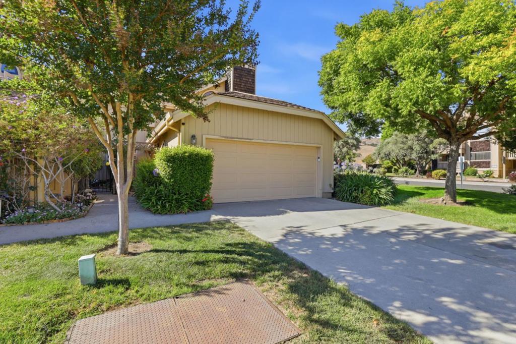 2101 Darnis Circle Property Photo 3