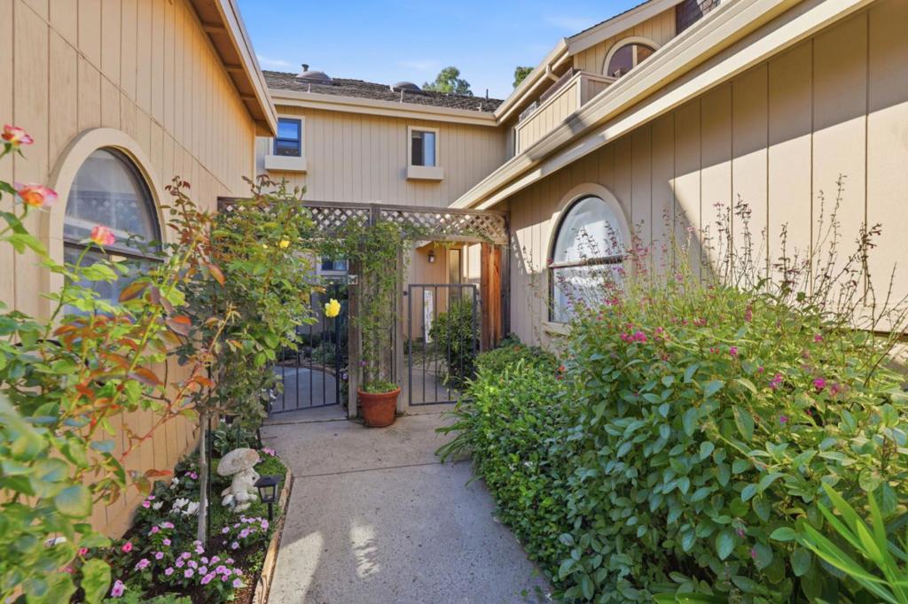 2101 Darnis Circle Property Photo 4