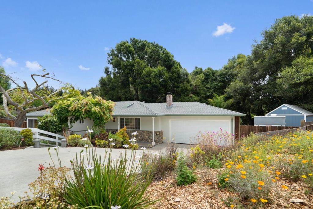 112 Siesta Court Property Photo 1