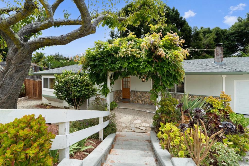 112 Siesta Court Property Photo 3