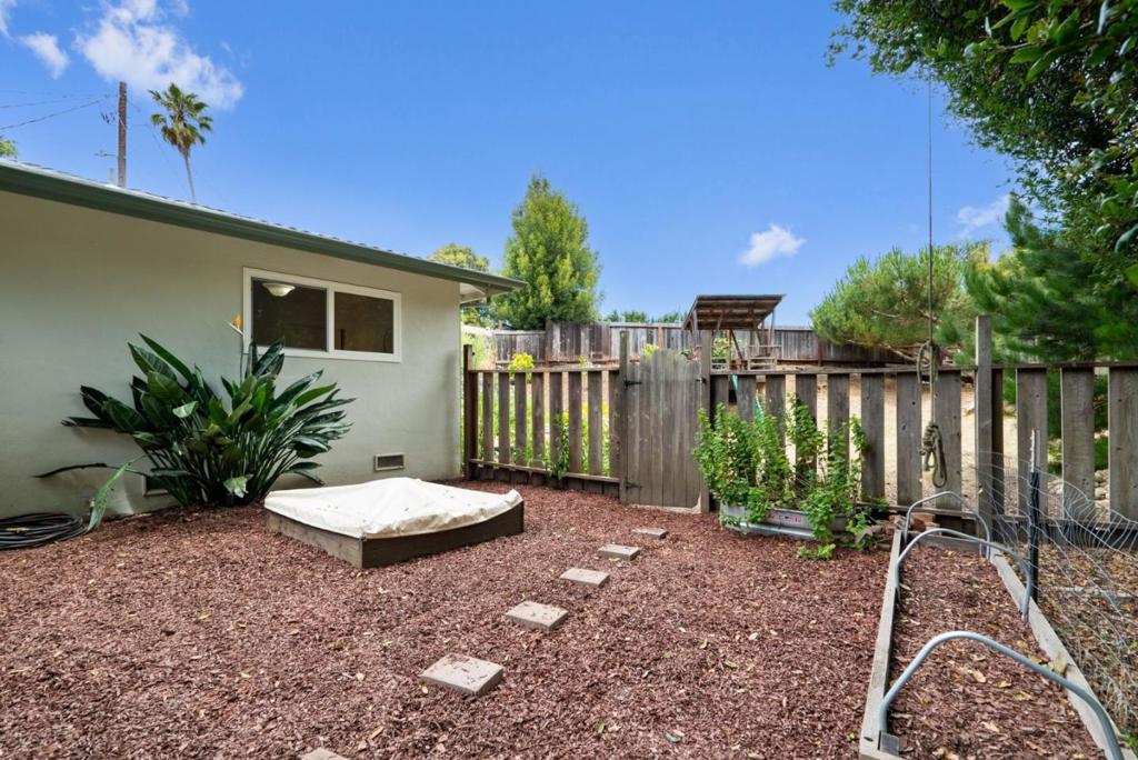 112 Siesta Court Property Photo 32