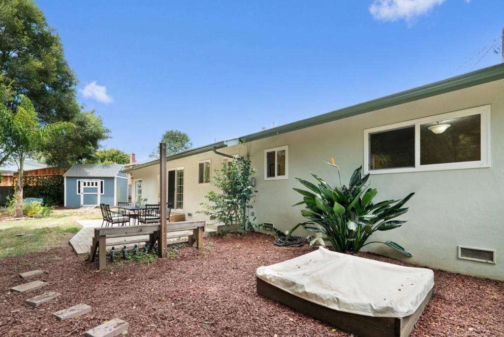 112 Siesta Court Property Photo 33