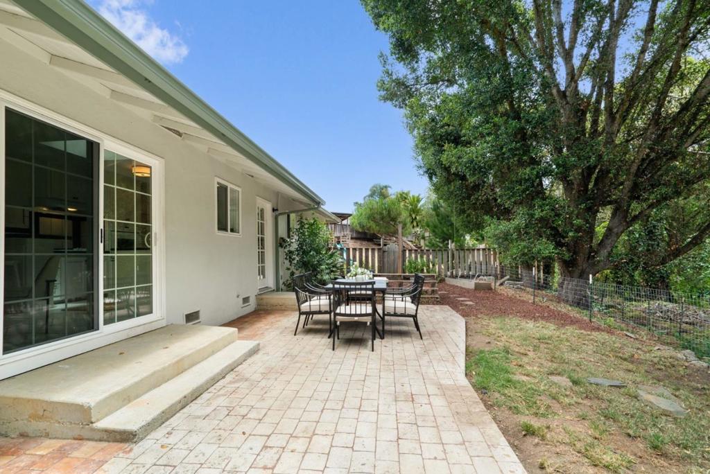 112 Siesta Court Property Photo 34
