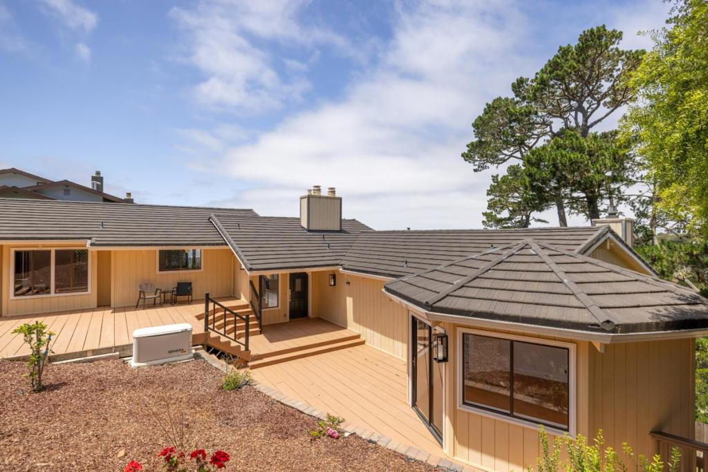 25000 Pine Hills Drive Property Photo 3