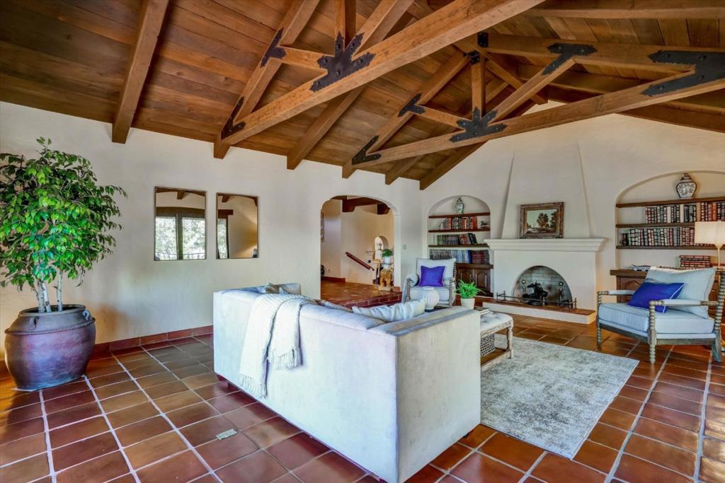 15295 Kennedy Road Property Photo 6