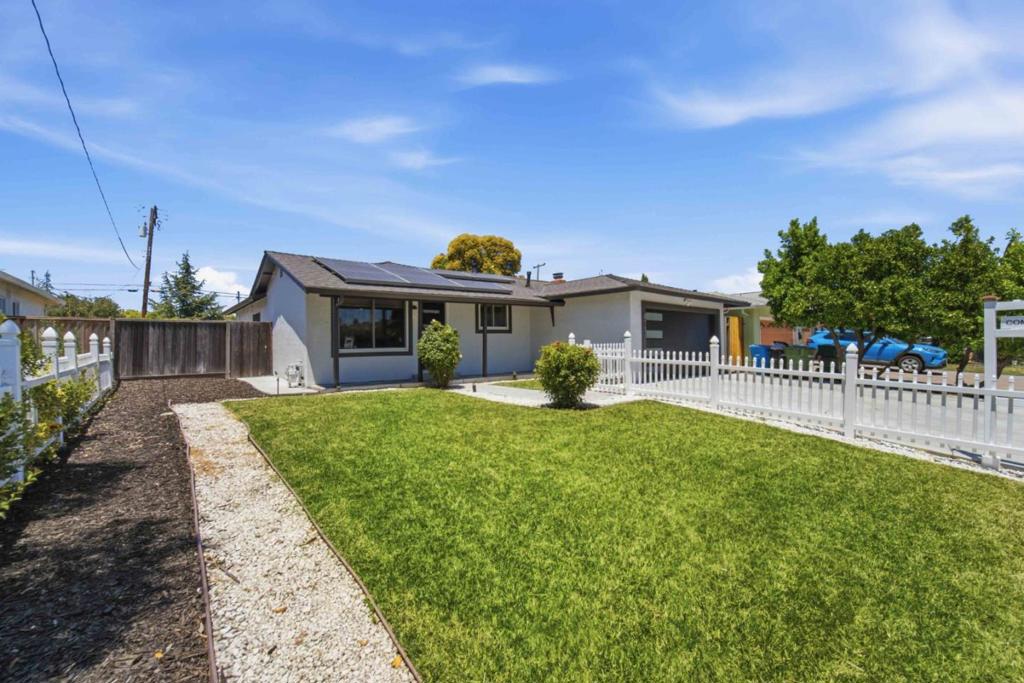 871 Clyde Avenue Property Photo 3
