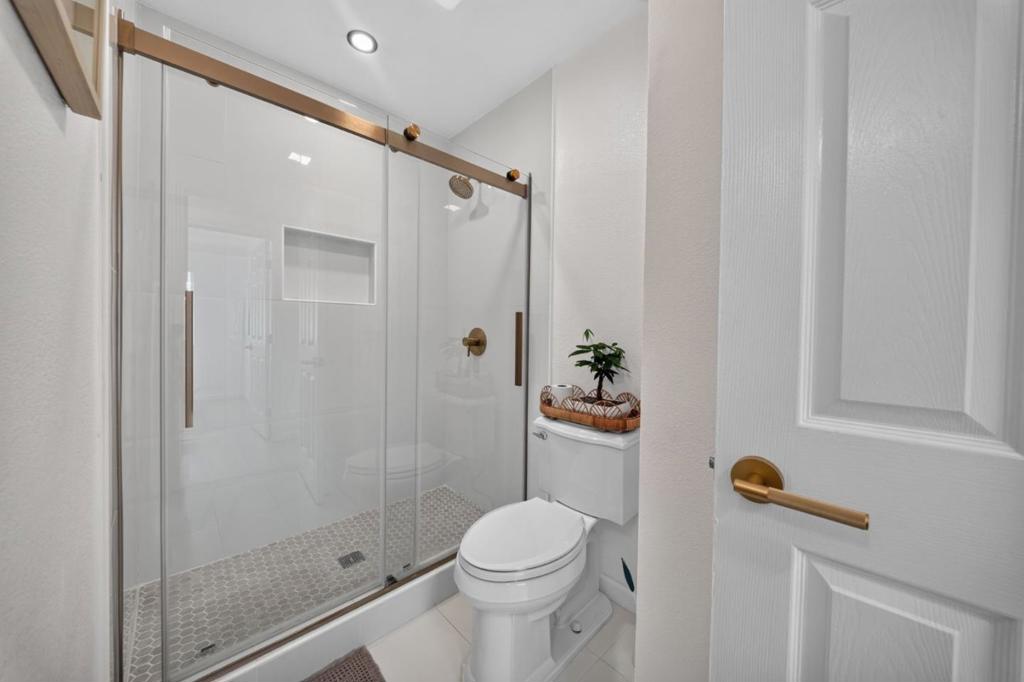1892 Macduee Way Property Photo 22