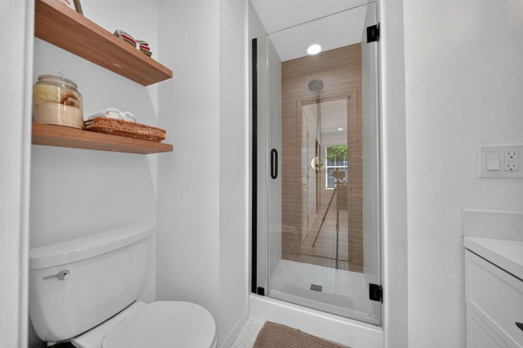1892 Macduee Way Property Photo 25