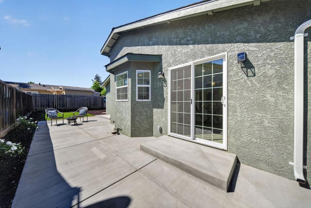 1892 Macduee Way Property Photo 27