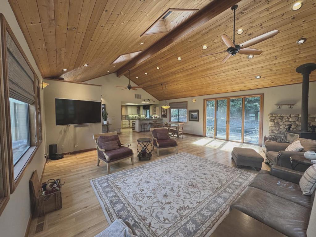20378 Black Road Property Photo 4