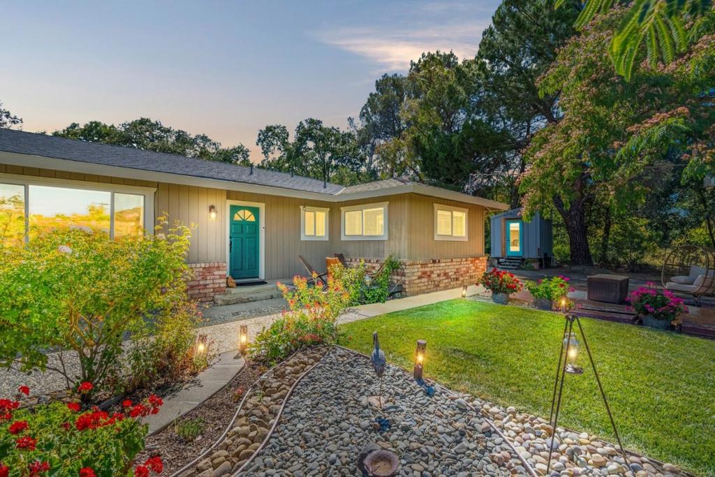 9465 Watsonville Road Property Photo 4
