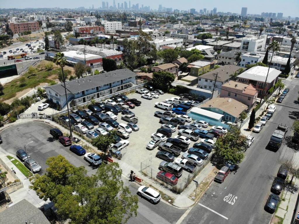 5530 La Mirada Avenue Property Photo 8