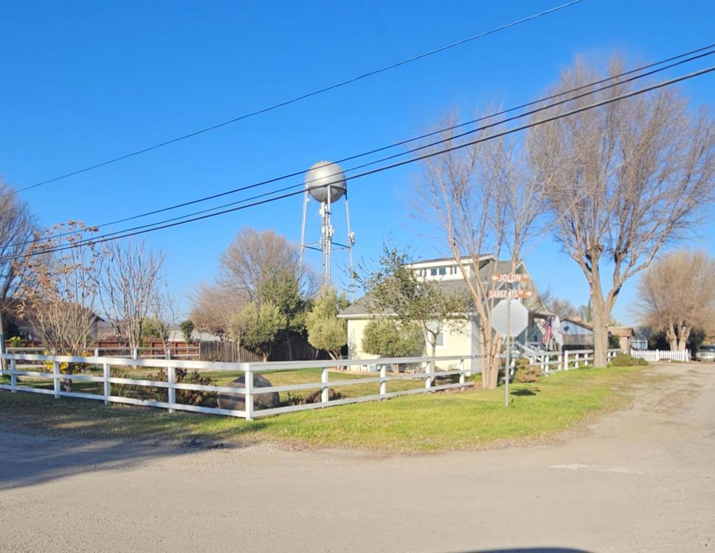 62420 Railroad Street Property Photo 3