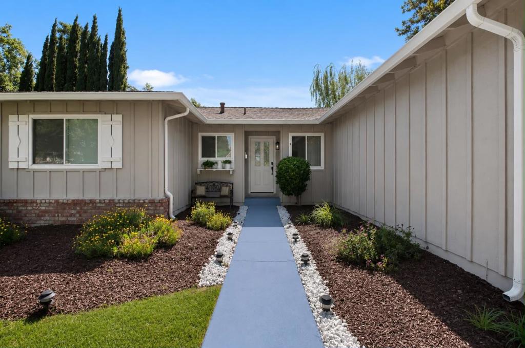 5550 Black Avenue Property Photo 16