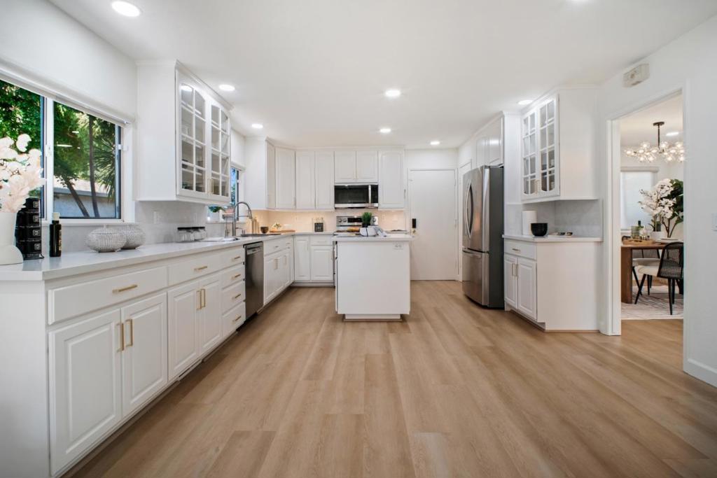 5550 Black Avenue Property Photo 17