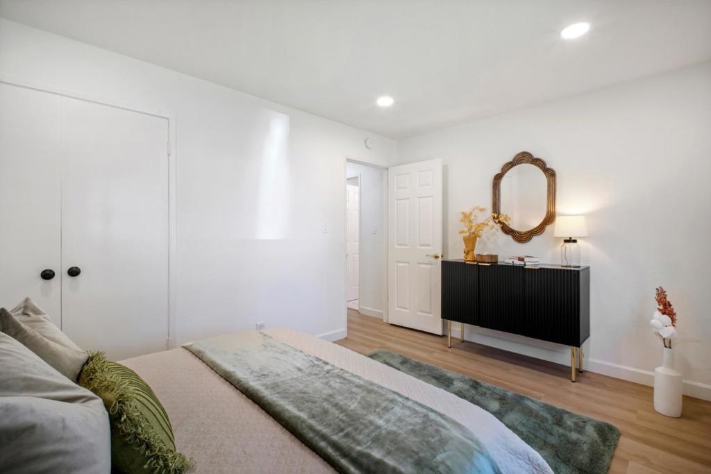 5550 Black Avenue Property Photo 37