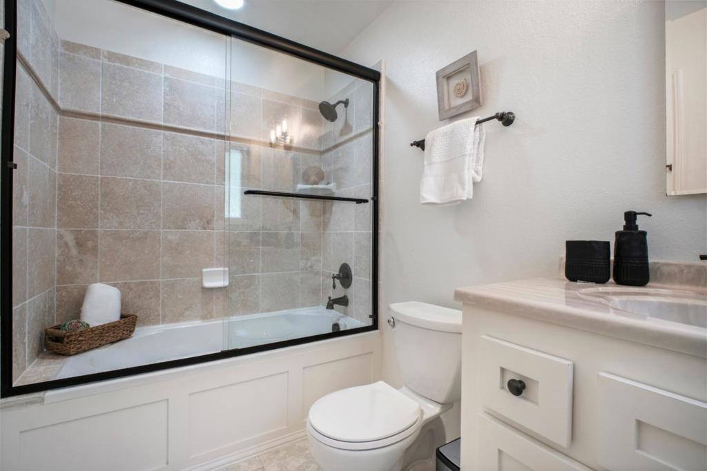 5550 Black Avenue Property Photo 39