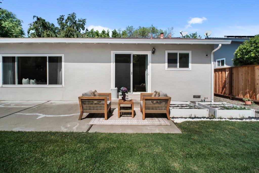 5550 Black Avenue Property Photo 45