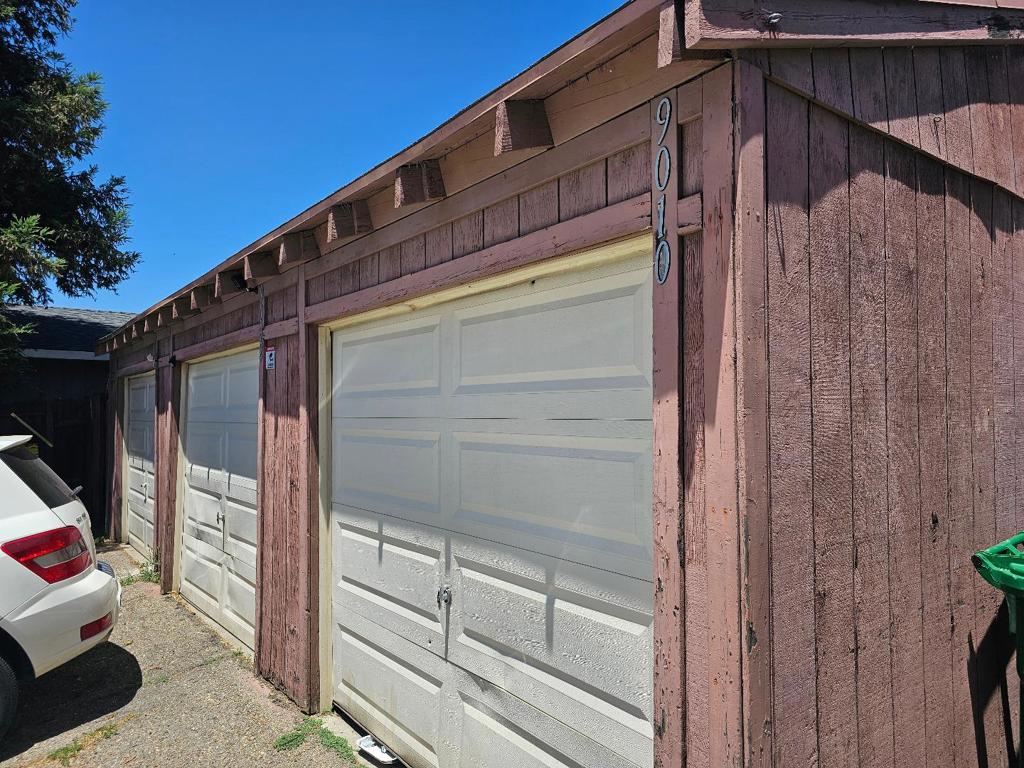 9010 Stacey Court Property Photo 4