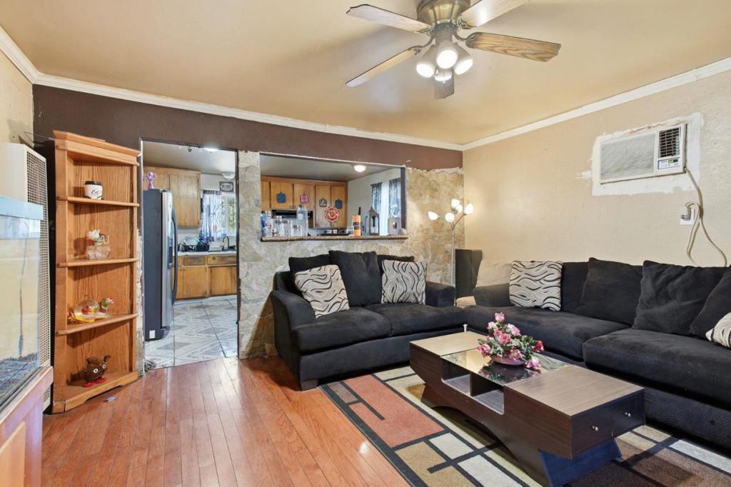 605 Grand Avenue Property Photo 3