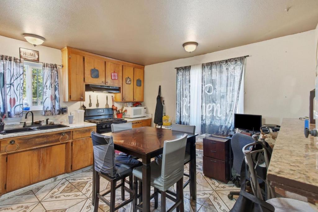 605 Grand Avenue Property Photo 9