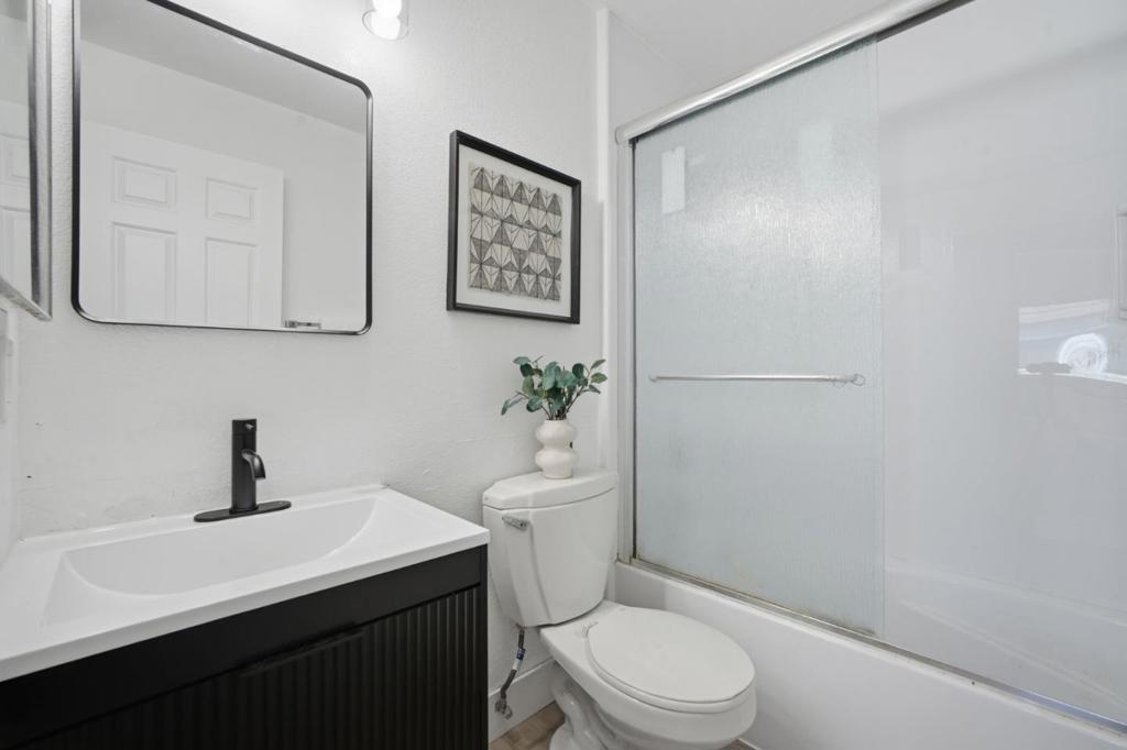 7126 Clarendon Street Property Photo 20