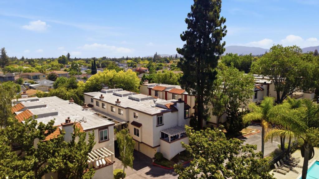 7126 Clarendon Street Property Photo 28