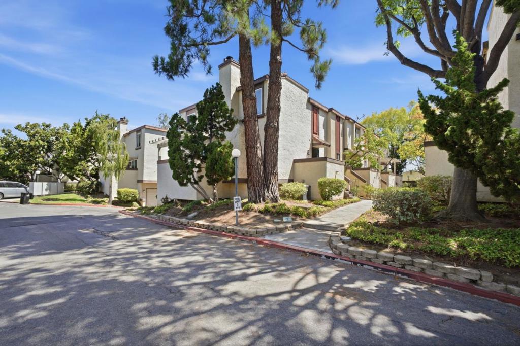 7126 Clarendon Street Property Photo 29