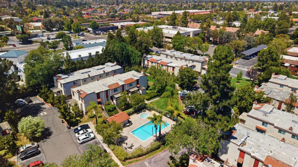 7126 Clarendon Street Property Photo 32
