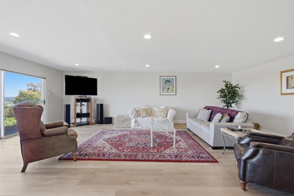 3693 Highland Avenue Property Photo 9