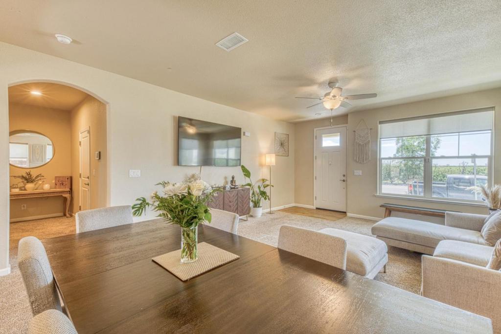 1260 Elm Avenue Property Photo 7