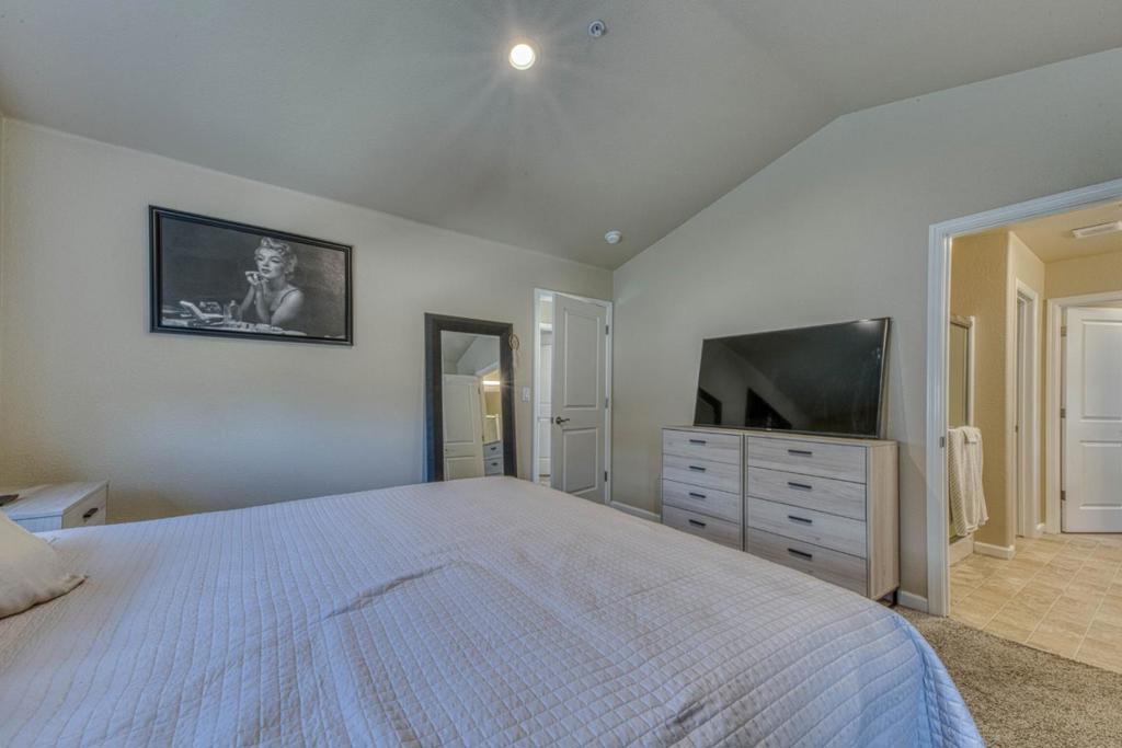 1260 Elm Avenue Property Photo 19