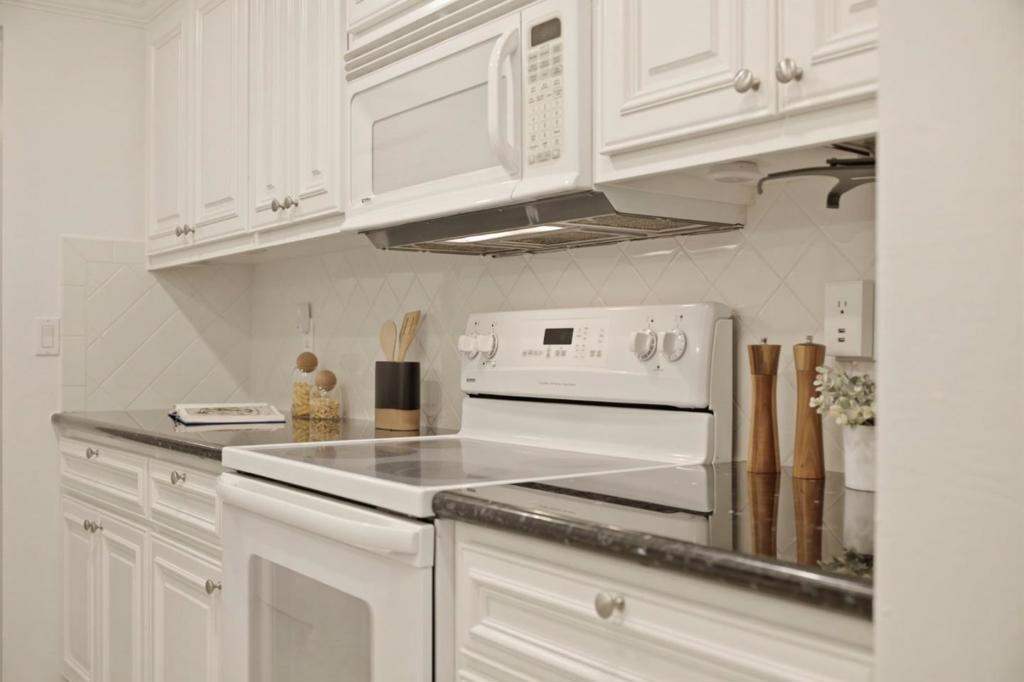 1115 Continentals Way 203 Property Photo 11