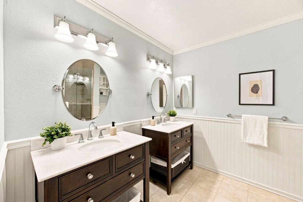 1115 Continentals Way 203 Property Photo 17