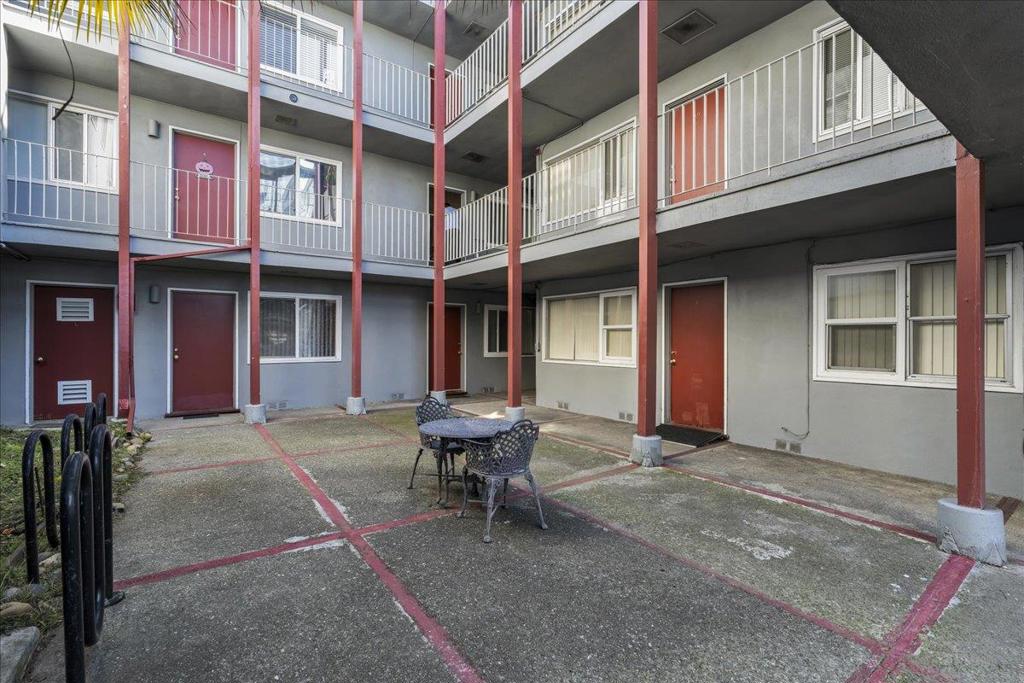 2801 College Avenue Property Photo 4