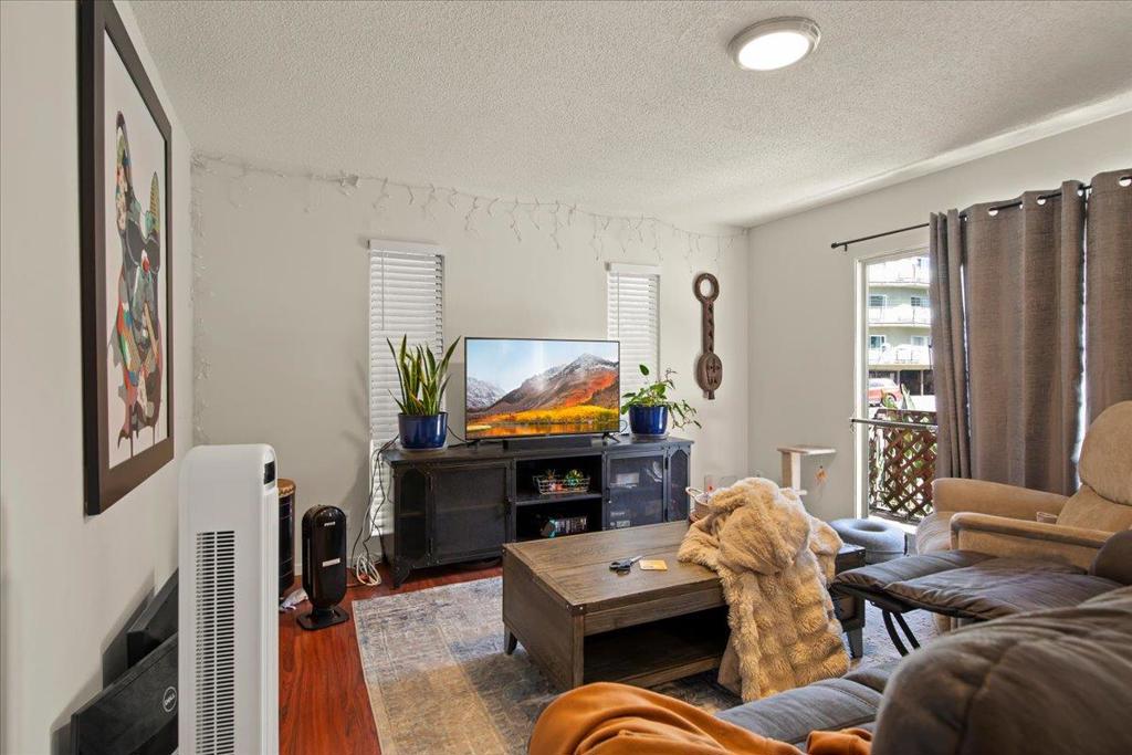 220 Athol Avenue Property Photo 4