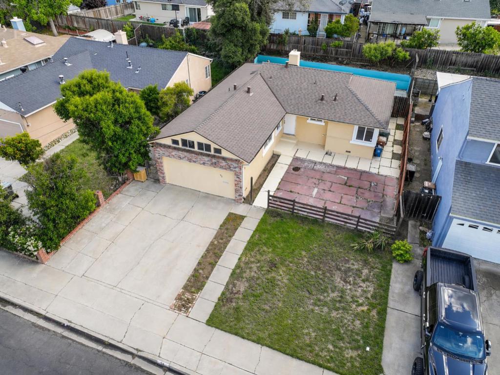 52 E Madill Street Property Photo 2