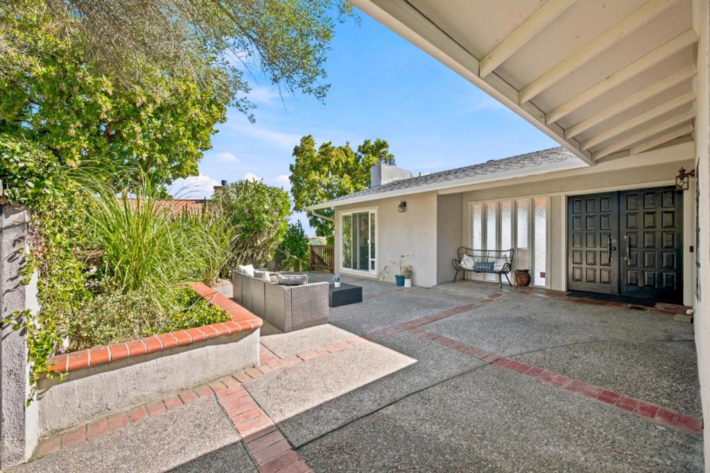 28009 Nob Hill Court Property Photo 4