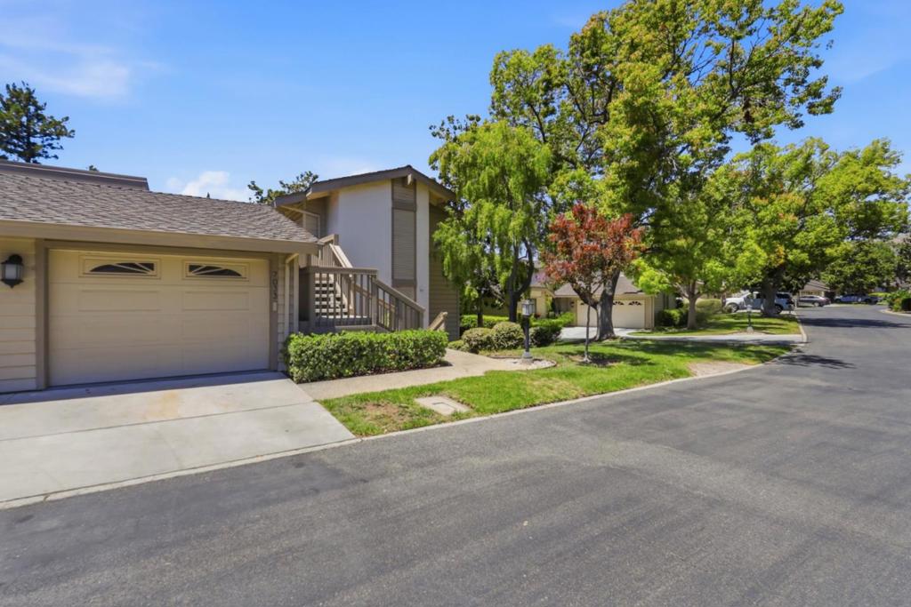 7033 Via Valverde Property Photo 3