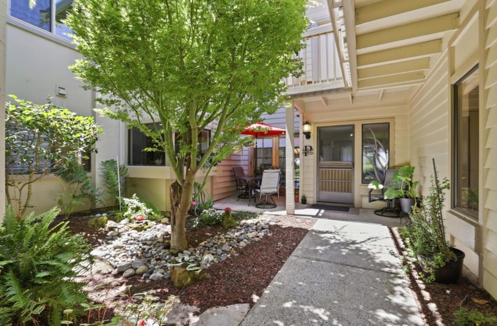 7033 Via Valverde Property Photo 5