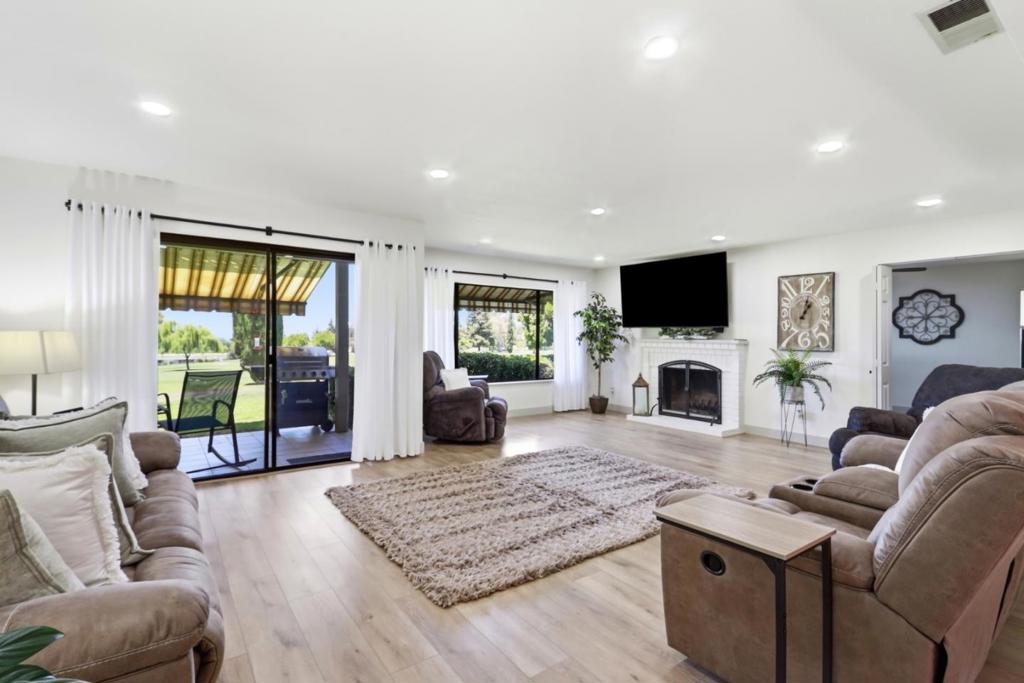 7033 Via Valverde Property Photo 8
