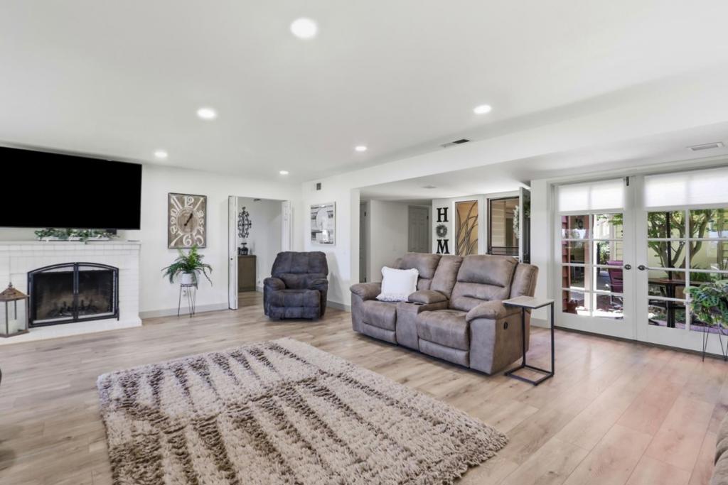 7033 Via Valverde Property Photo 11