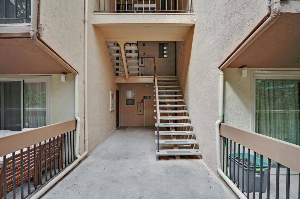 4205 Golden Oaks Lane Property Photo 9