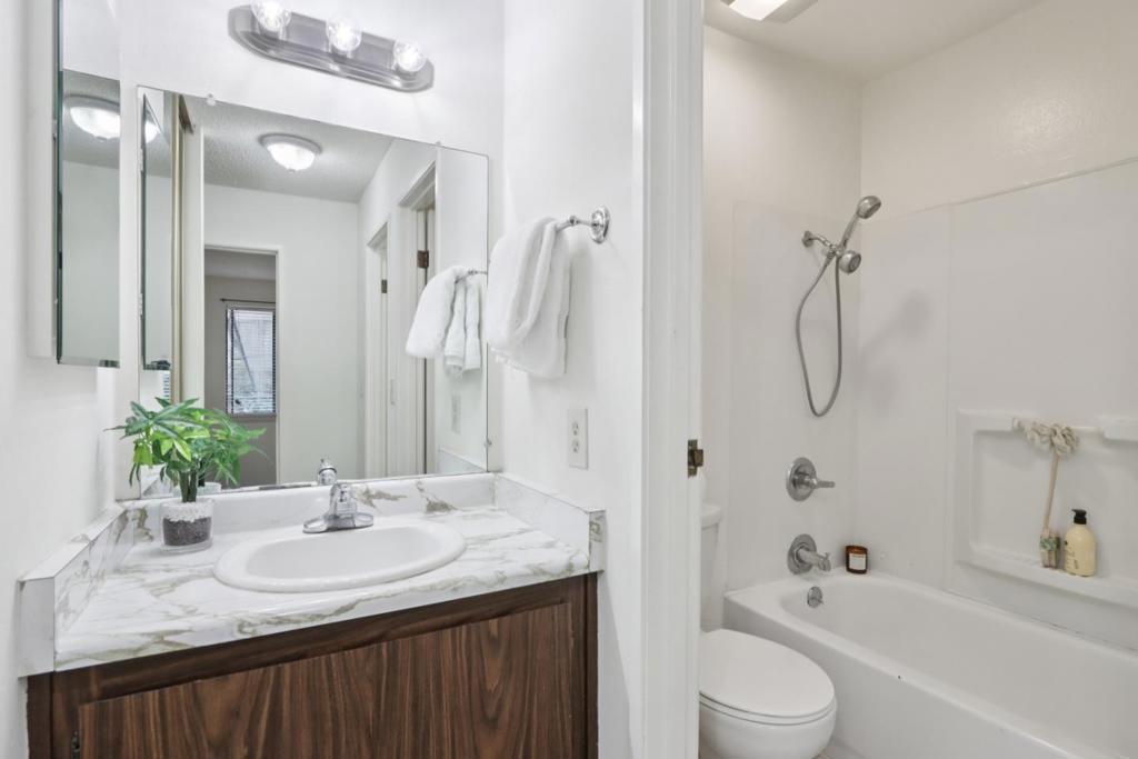 4205 Golden Oaks Lane Property Photo 11