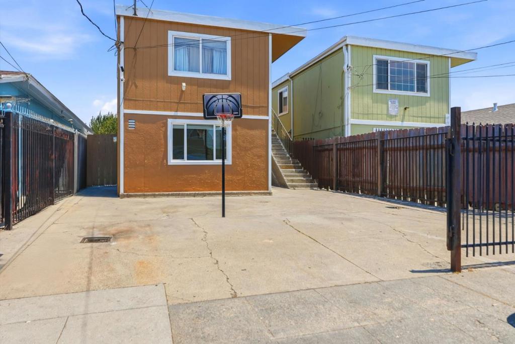 642 Douglas Avenue Property Photo 1