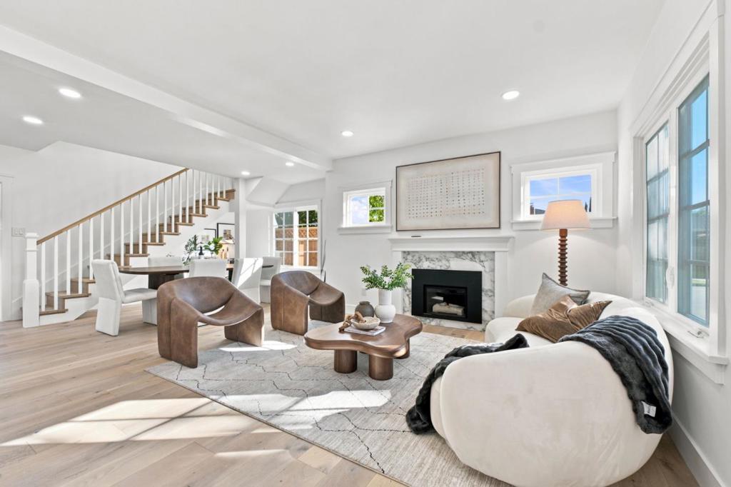 1596 Mckendrie Street Property Photo 3