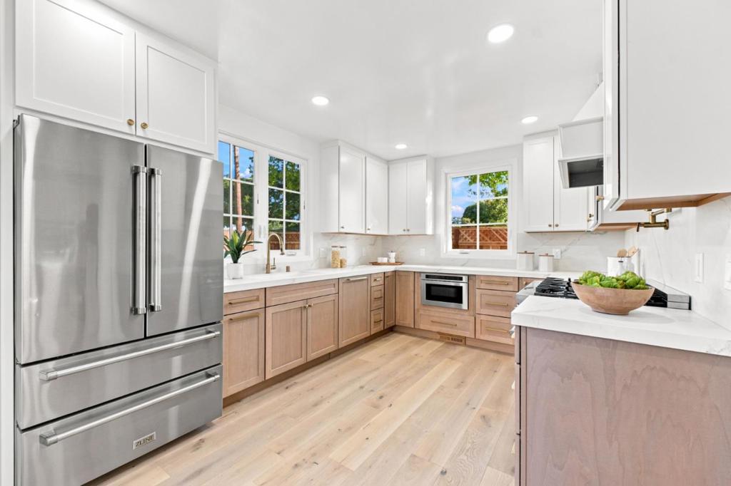 1596 Mckendrie Street Property Photo 8