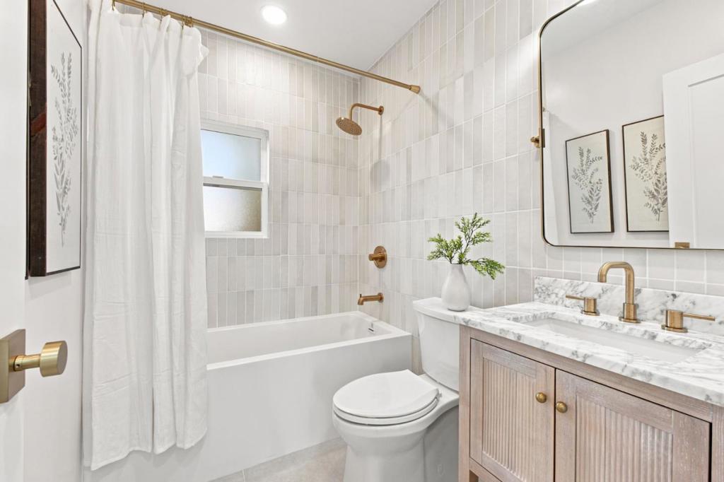1596 Mckendrie Street Property Photo 10